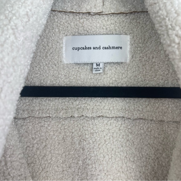 Cupcakes and Cashmere Vest Size Medium - Picture 3 of 6